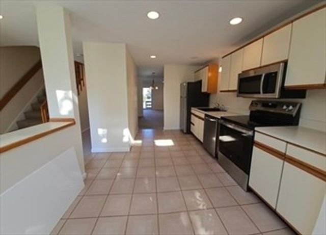 311 Maple Brook Rd 311, Bellingham, MA 02019