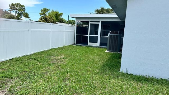 3261 SW 4th Street, Deerfield Beach, FL 33442