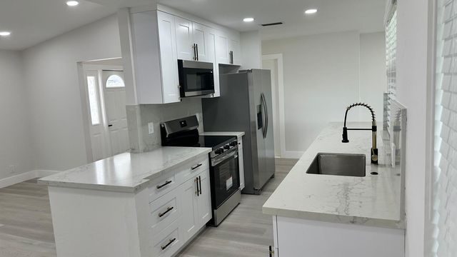 3261 SW 4th Street, Deerfield Beach, FL 33442