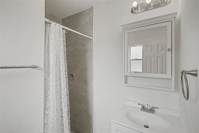 1021 SW 3rd Street 6, Miami, FL 33130