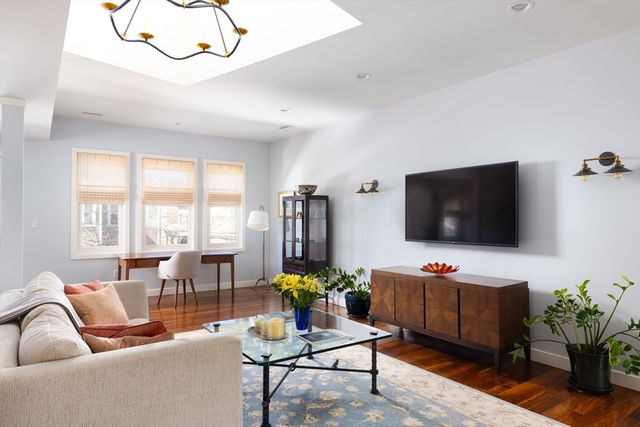 95 Beals Street 2, Brookline, MA 02446