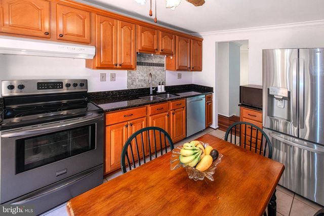 4013 PICKSTONE DR, Fairfax, VA 22032