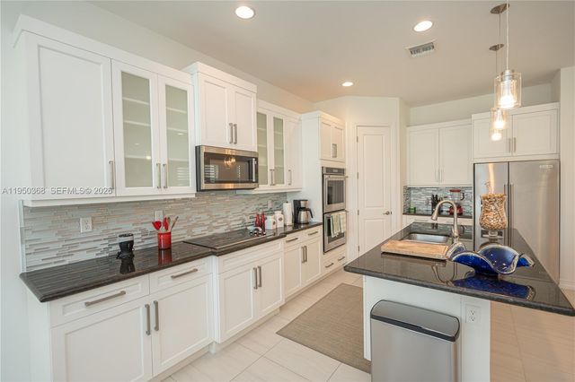 11824 SW 13th Ct, Pembroke Pines, FL 33025