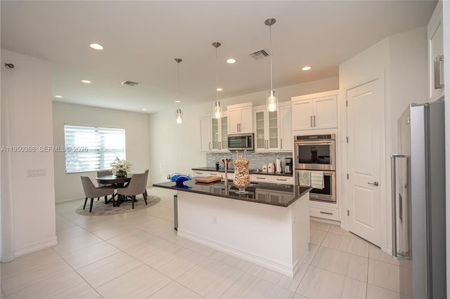 11824 SW 13th Ct, Pembroke Pines, FL 33025