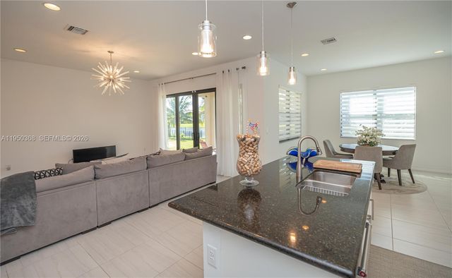 11824 SW 13th Ct, Pembroke Pines, FL 33025