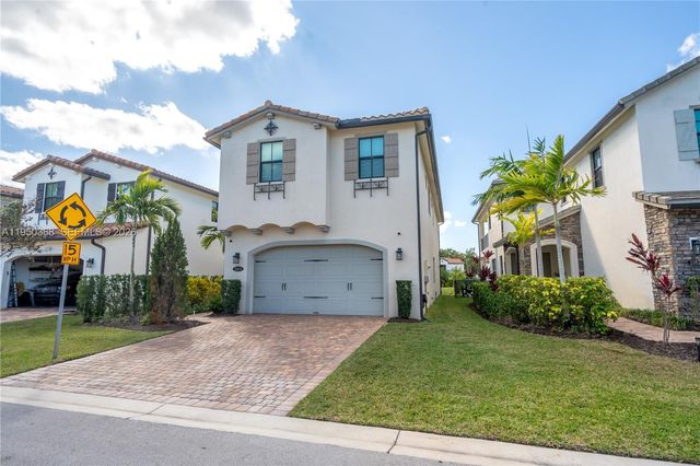 11824 SW 13th Ct, Pembroke Pines, FL 33025