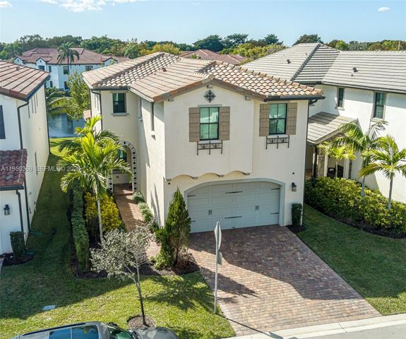 11824 SW 13th Ct, Pembroke Pines, FL 33025