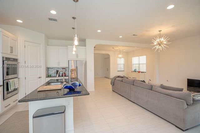 11824 SW 13th Ct, Pembroke Pines, FL 33025