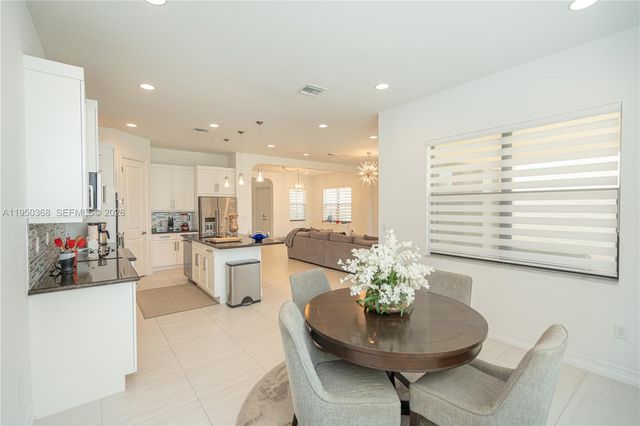 11824 SW 13th Ct, Pembroke Pines, FL 33025