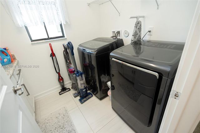 11824 SW 13th Ct, Pembroke Pines, FL 33025