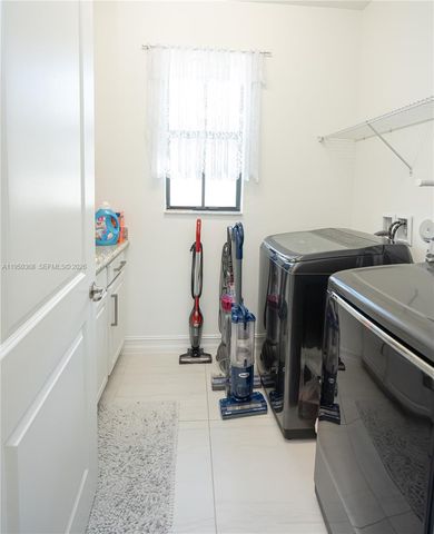 11824 SW 13th Ct, Pembroke Pines, FL 33025