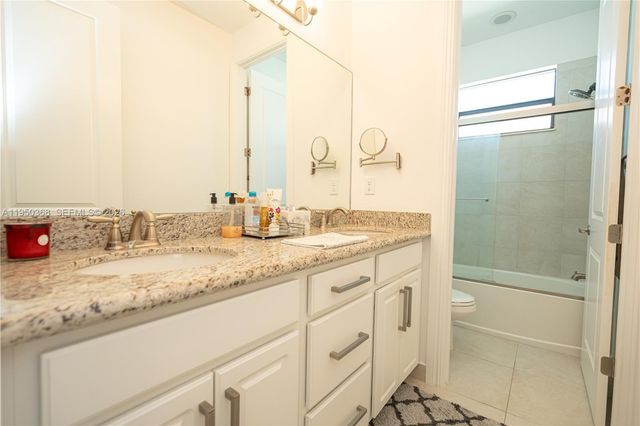 11824 SW 13th Ct, Pembroke Pines, FL 33025