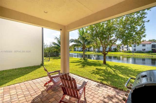 11824 SW 13th Ct, Pembroke Pines, FL 33025