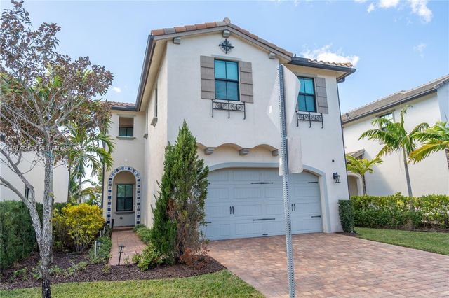 11824 SW 13th Ct, Pembroke Pines, FL 33025