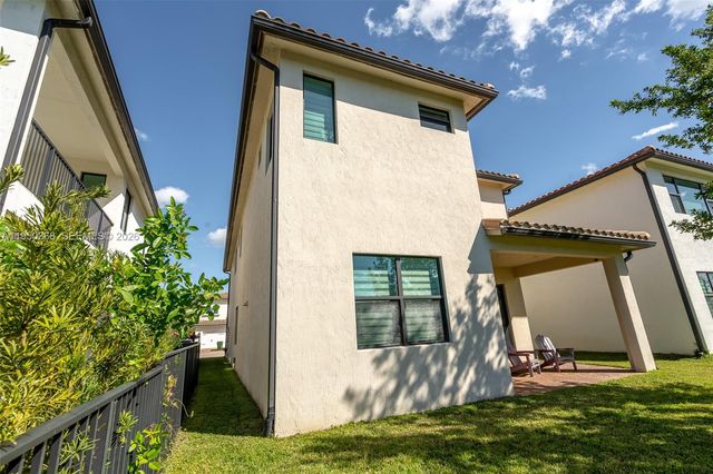 11824 SW 13th Ct, Pembroke Pines, FL 33025