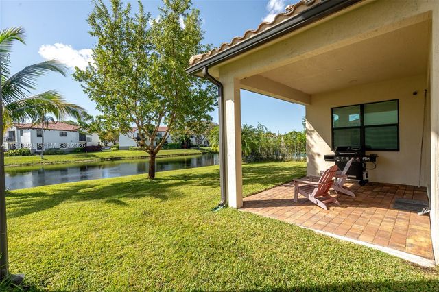 11824 SW 13th Ct, Pembroke Pines, FL 33025