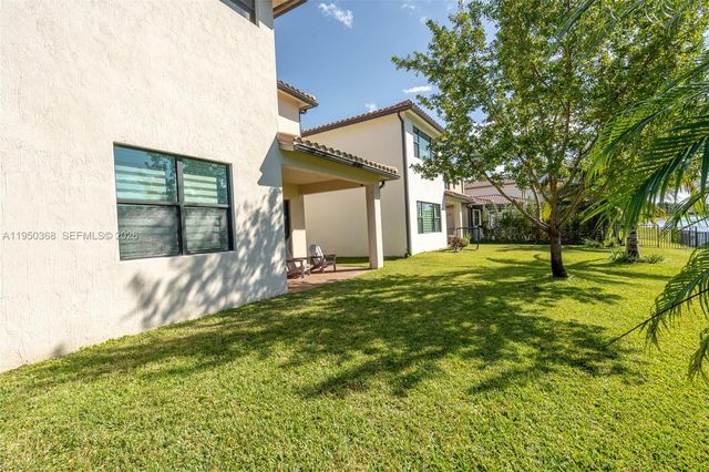 11824 SW 13th Ct, Pembroke Pines, FL 33025