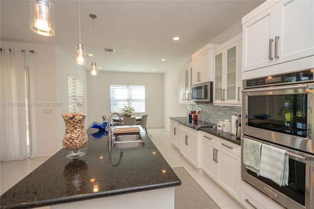 11824 SW 13th Ct, Pembroke Pines, FL 33025