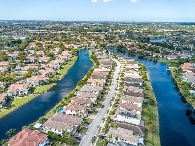 11824 SW 13th Ct, Pembroke Pines, FL 33025