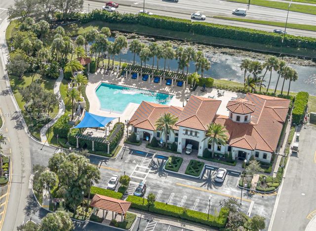 11824 SW 13th Ct, Pembroke Pines, FL 33025