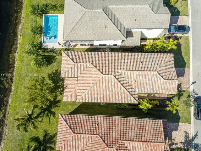 11824 SW 13th Ct, Pembroke Pines, FL 33025