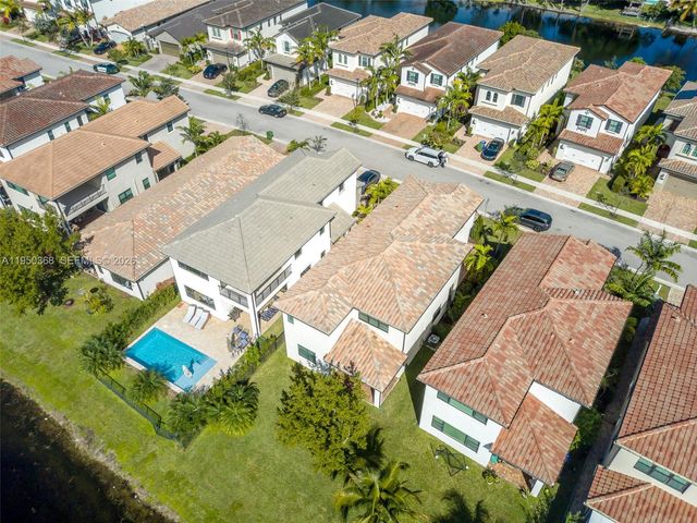 11824 SW 13th Ct, Pembroke Pines, FL 33025