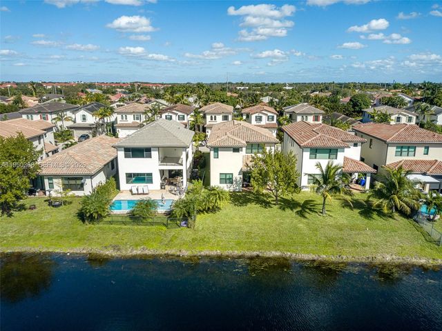 11824 SW 13th Ct, Pembroke Pines, FL 33025