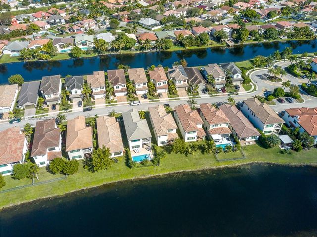 11824 SW 13th Ct, Pembroke Pines, FL 33025