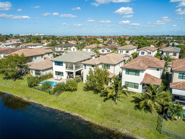 11824 SW 13th Ct, Pembroke Pines, FL 33025