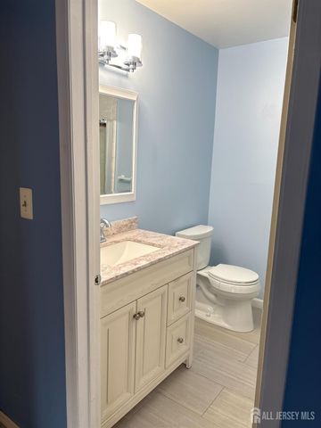 98 Keystone Court, Edison, NJ 08817