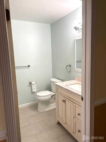 98 Keystone Court, Edison, NJ 08817