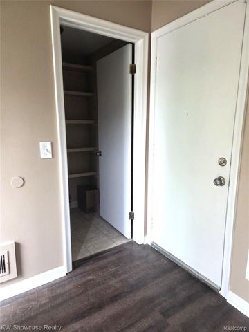 41728 Bedford Dr 150, Canton Charter Township, MI 48187
