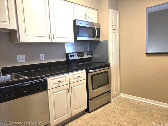 41728 Bedford Dr 150, Canton Charter Township, MI 48187
