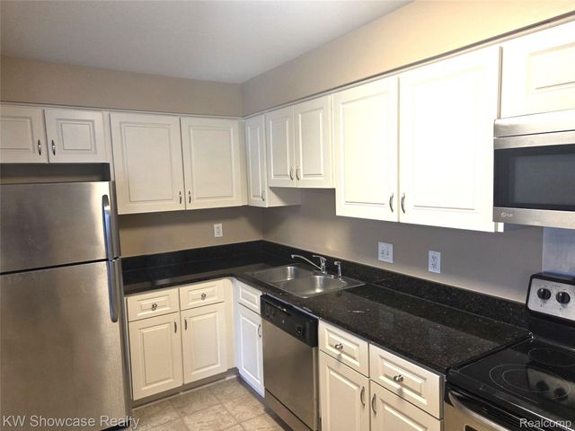 41728 Bedford Dr 150, Canton Charter Township, MI 48187