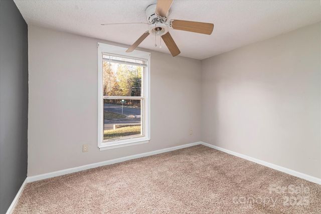 4926 Harri Ann Drive, Charlotte, NC 28227