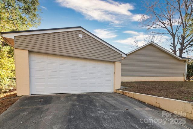 4926 Harri Ann Drive, Charlotte, NC 28227