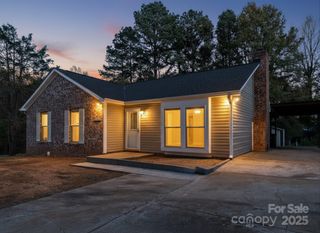 4926 Harri Ann Drive, Charlotte, NC 28227