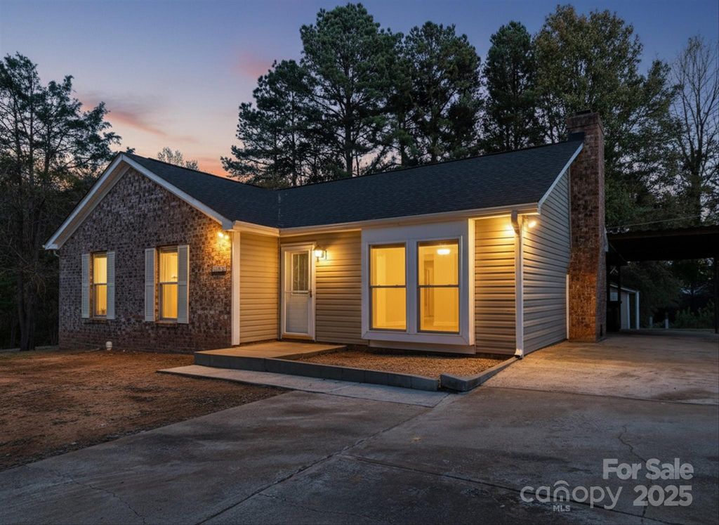 4926 Harri Ann Drive, Charlotte, NC 28227