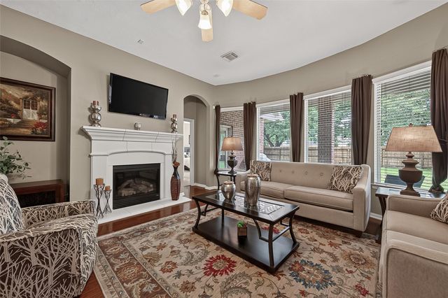 6806 Peatwood Way, Sugar Land, TX 77479