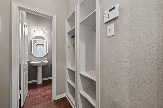 6806 Peatwood Way, Sugar Land, TX 77479