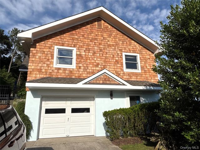 2 W Hillover Road, Hampton Bays, NY 11946