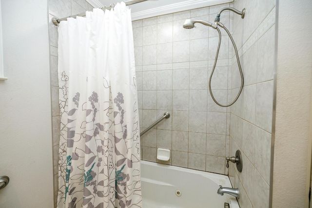 9000 Georgia Ln, Modesto, CA 95357