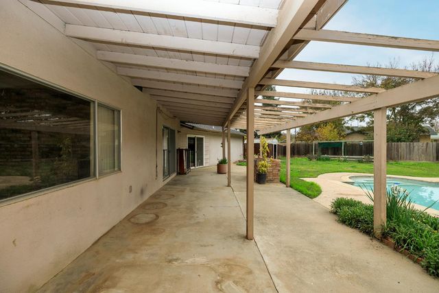 9000 Georgia Ln, Modesto, CA 95357