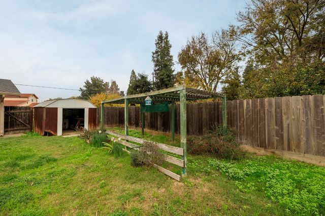 9000 Georgia Ln, Modesto, CA 95357