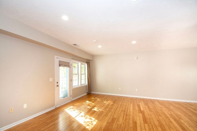 365 Tilden Commons Ln 365, Braintree, MA 02184