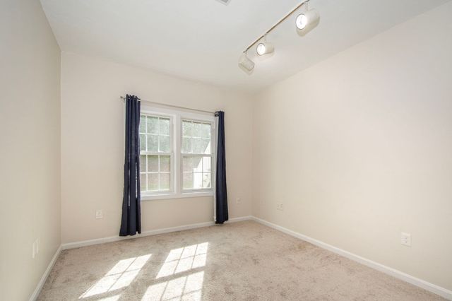 365 Tilden Commons Ln 365, Braintree, MA 02184