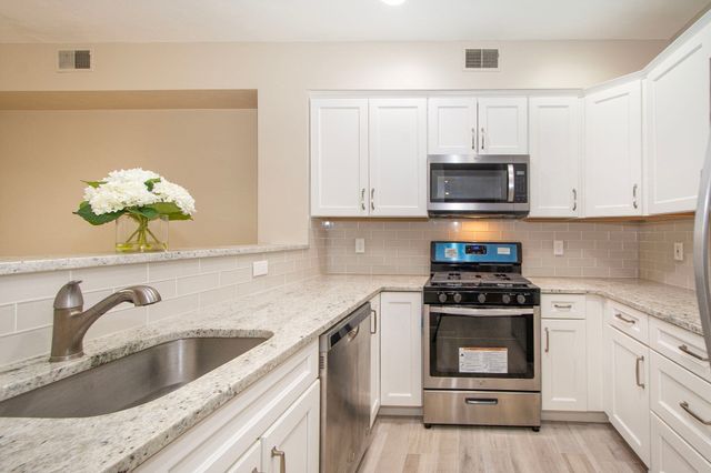 365 Tilden Commons Ln 365, Braintree, MA 02184