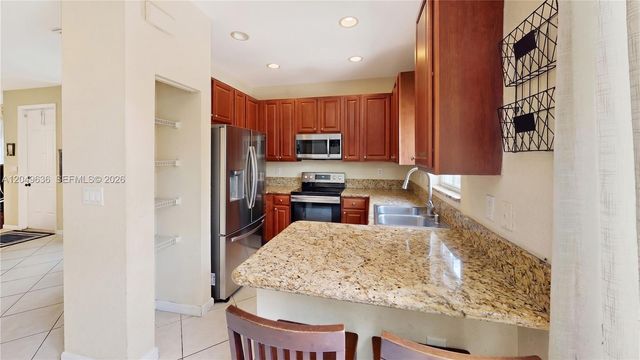 1073 NE 30th Ave, Homestead, FL 33033