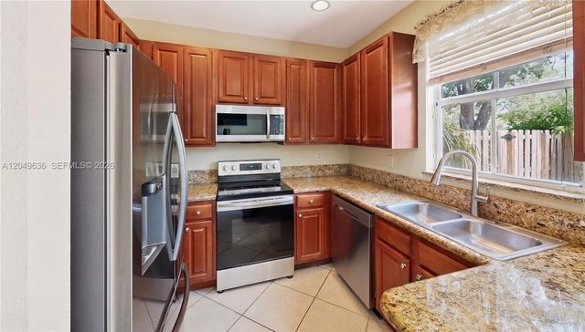 1073 NE 30th Ave, Homestead, FL 33033