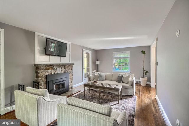 302 DIXIE DR, Towson, MD 21204